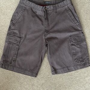 St. John’s Bay men’s gray cargo shortts